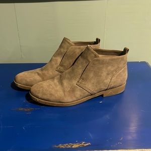 Indigo rd. Beige/tan suede booties. Size 8